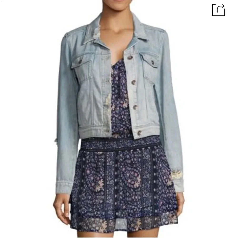 Page Distressed crop Jean jacket - Picture 3 of 9